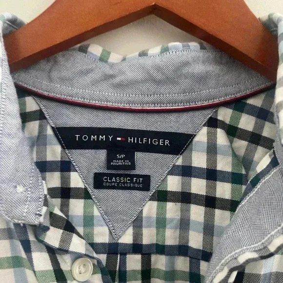 Tommy Hilfiger long sleeve button down shirt - Picture 3 of 5